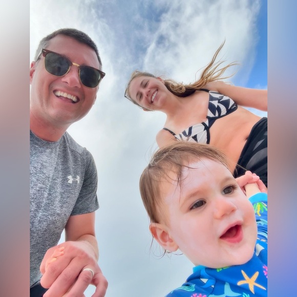 Hi I’m Chelsea! Like this to be notified when I go LIVE 🥰 - Picture 5 of 7